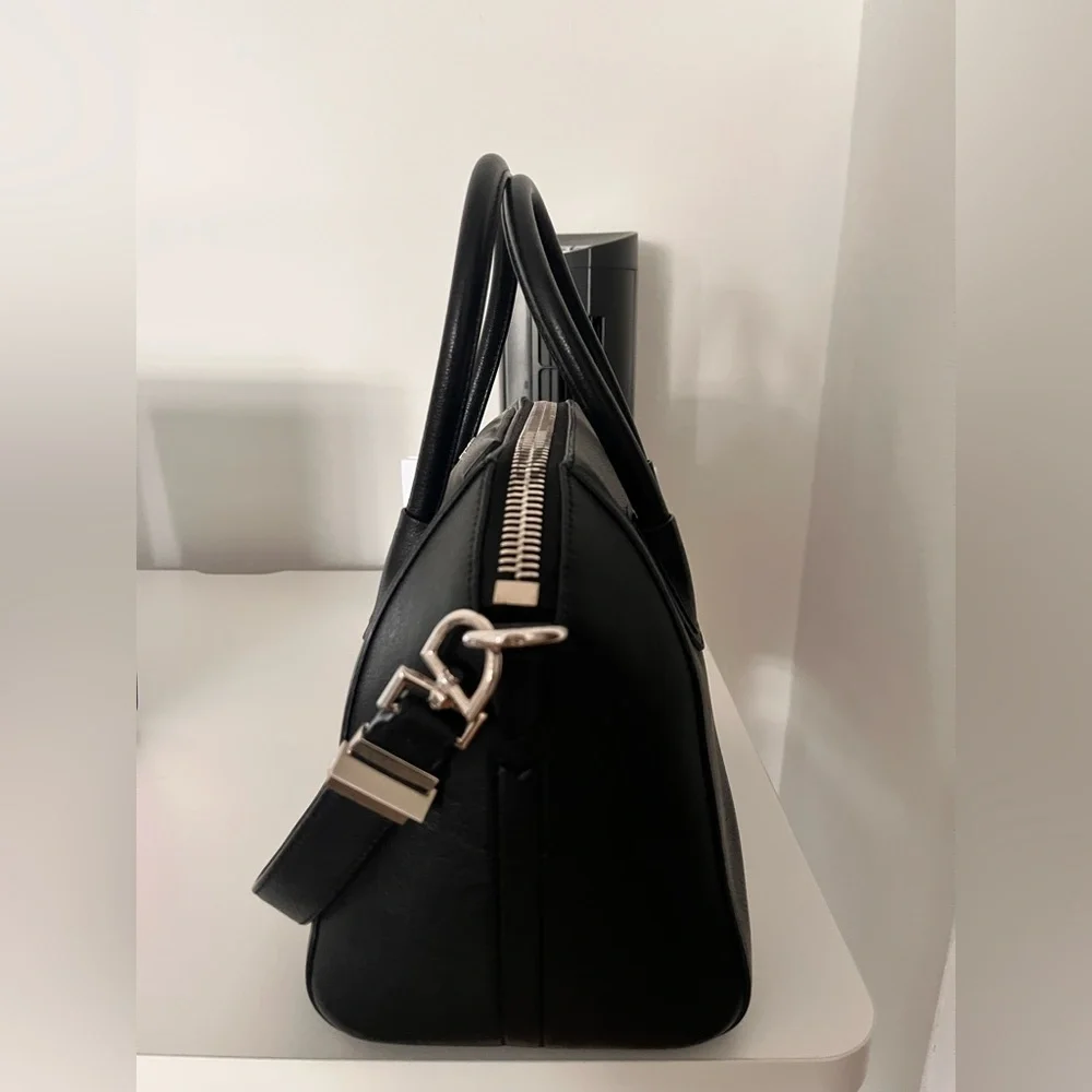GIVENCHY Sugar Goatskin Small Antigona Black - Picture 4 of 6